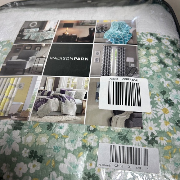 NEW Madison Park Floral Quilt Set – King/Cal King (Green & White Daisy Print) - Picture 4 of 5
